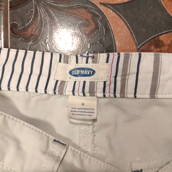 Old navy shorts - Picture 4 of 4